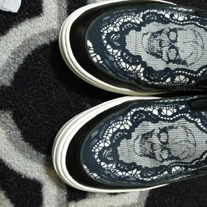 Alexander McQueen skull skate shoes